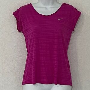 Nike Women's Fuchsia Short Sleeve Tee Size S